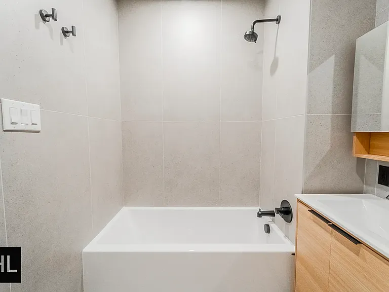 931 Carroll St #309 — Photo 11