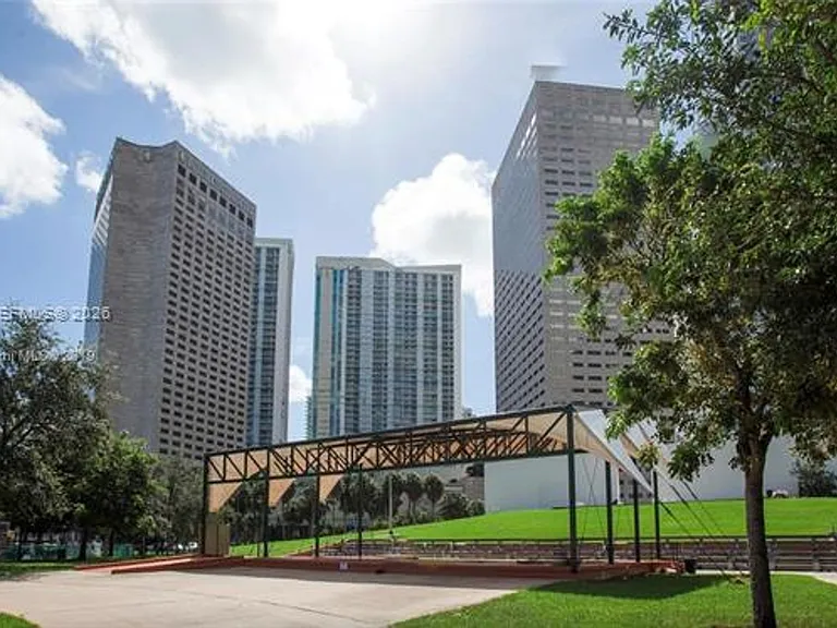 300 S Biscayne Blvd #T-2514 — Photo 23