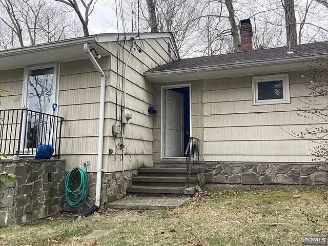 2nd image of 147 Colony Ave