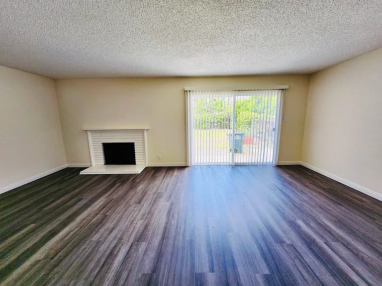 12091 Cherry St — Photo 2