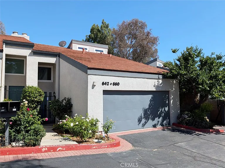 660 E Workman St — Photo 2