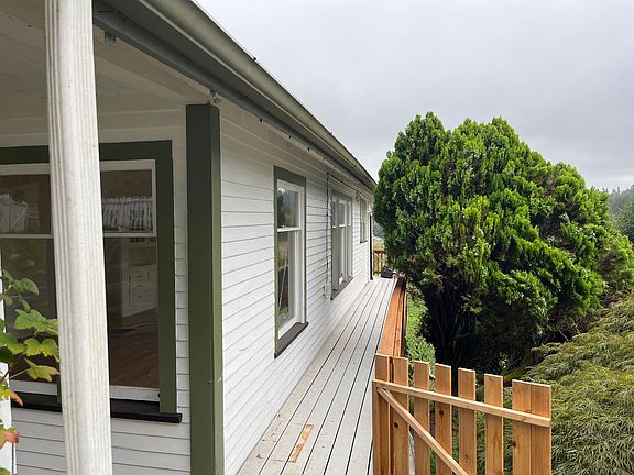 5th image of 12821 Pioneer Way E