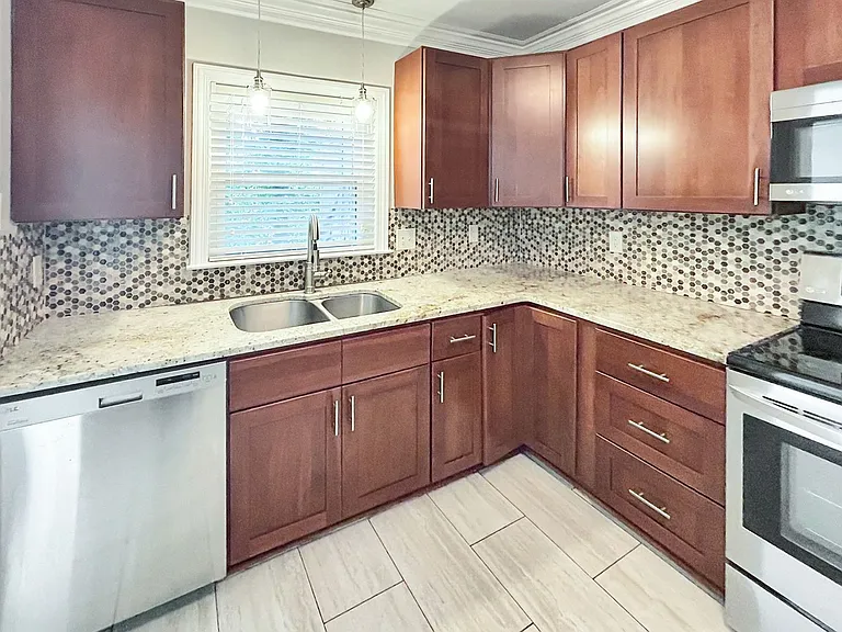 7500 Roswell Rd #11 — Photo 13