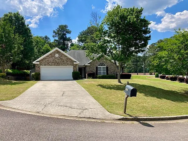 4 bed, 2200 sqft, $2,100 — Photo 1
