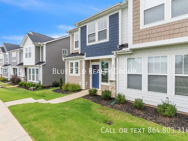 271 Dalmatian Dr — Photo 3
