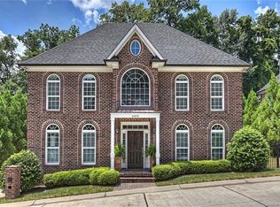 6009 Sharon Rd, Charlotte, NC 28210