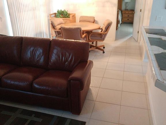 4th image of 216 SE 18th St