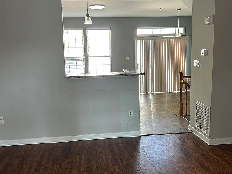 9602 Woodview Dr — Photo 5