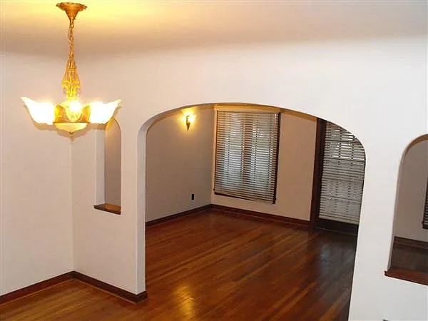410 W Walnut St — Photo 10
