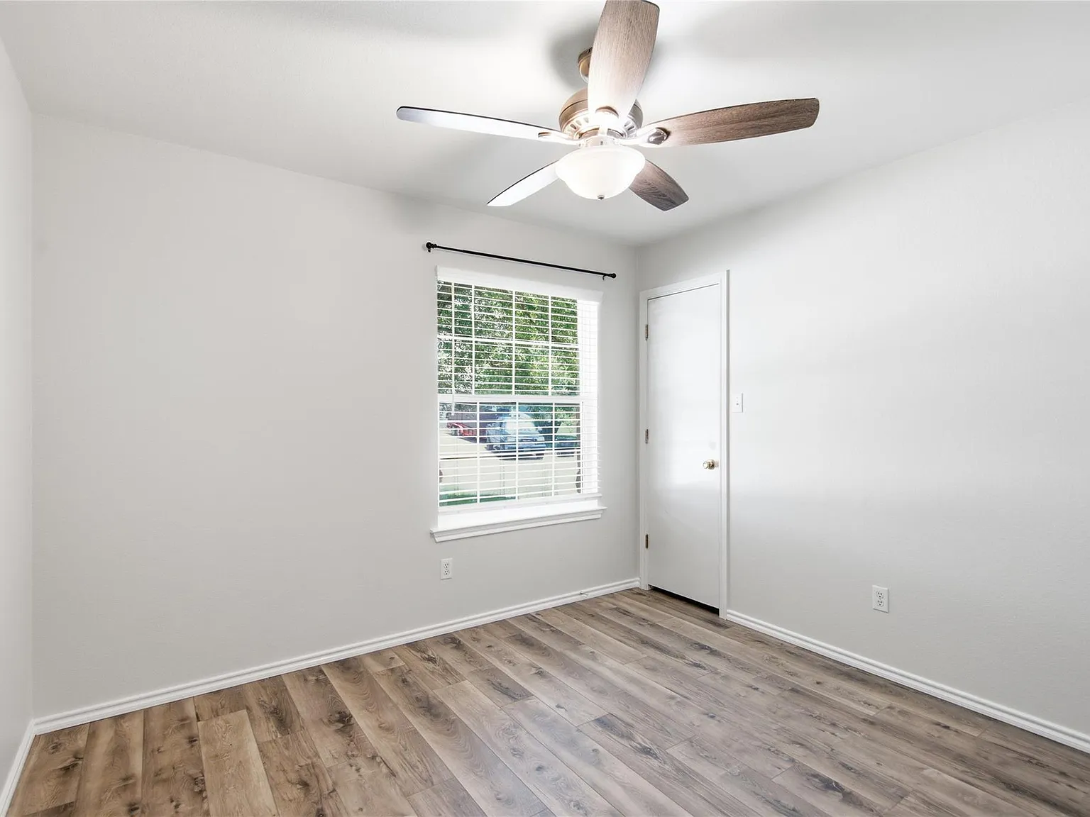 3 bed, 2.0 bath, 1214 sqft, $1,900 — Photo 4