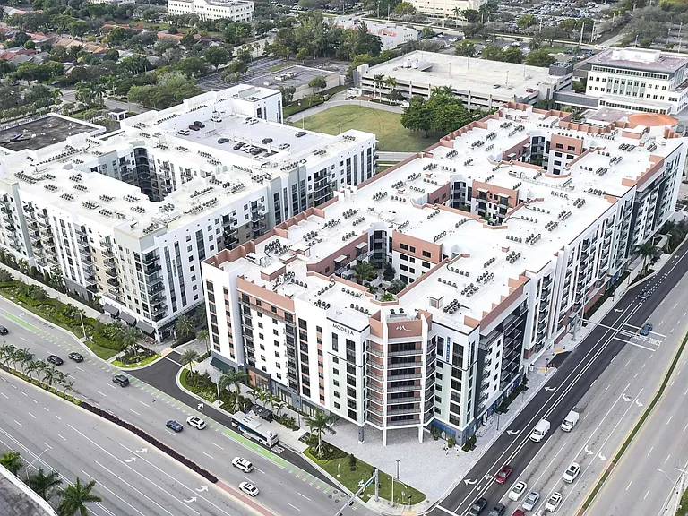Two distinct buildings_North and South_bring together amenities that balance relaxation and energy.