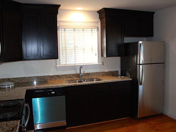 5th image of 948 Harrington Ave