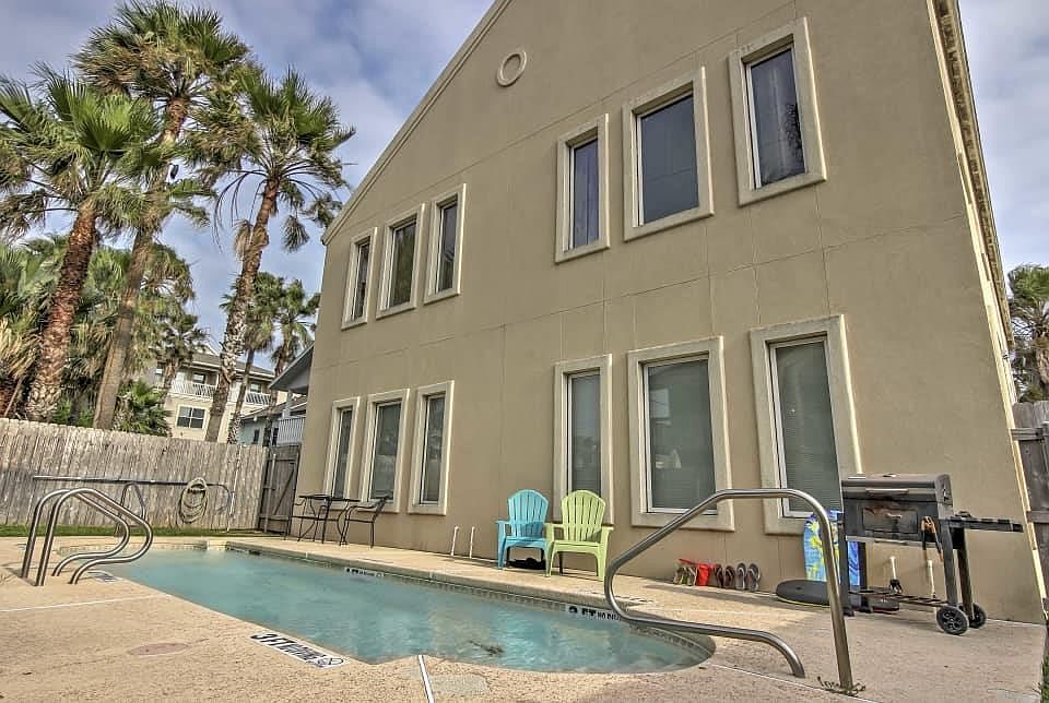 1st image of 112 E Oleander St #4