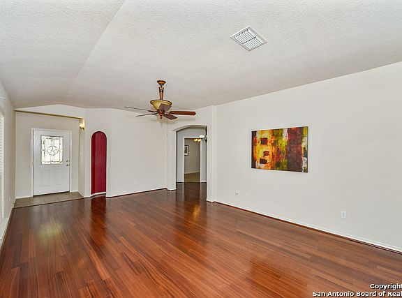 5th image of 1402 Pinnacle Fls
