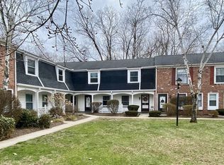 73 Jamestown Dr, Springfield, MA 01108