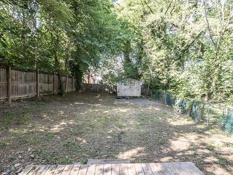 118 E Monmouth St — Photo 15