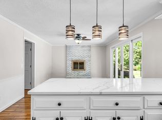 252 Pinewood Dr, Longmeadow, MA 01106