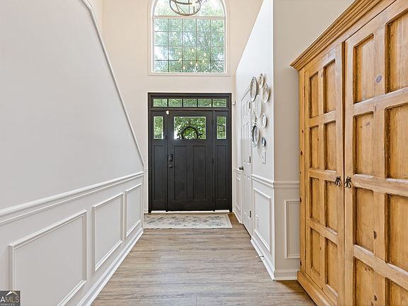 5th image of 2034 Crestview Way