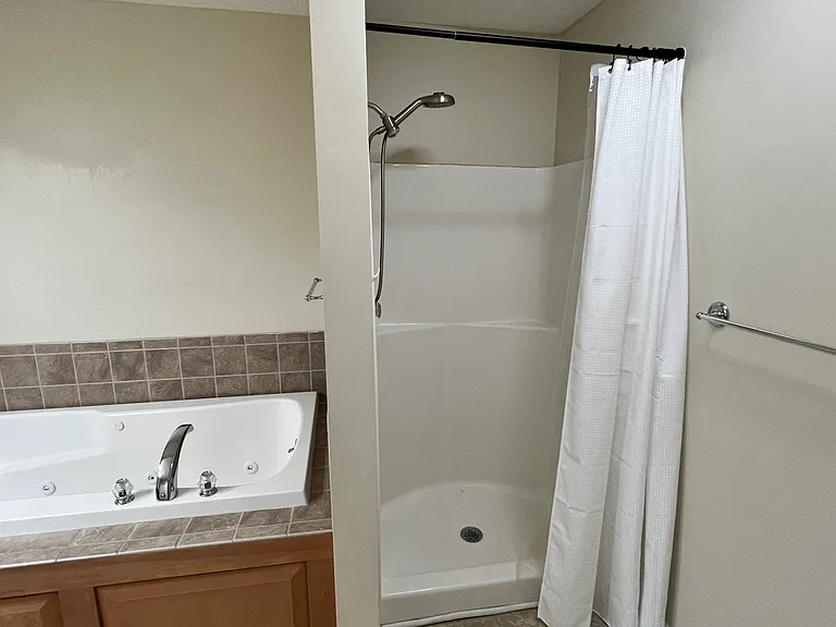 2122 Clinton St — Photo 25