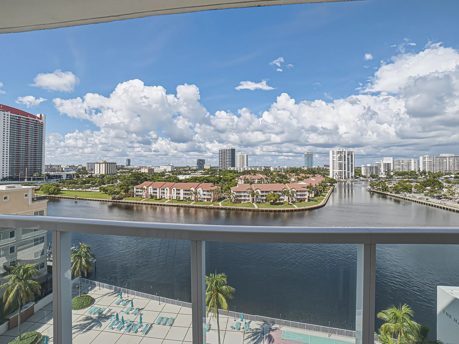 1 bed, 1.0 bath, 1553 sqft, $1,250 — Photo 2