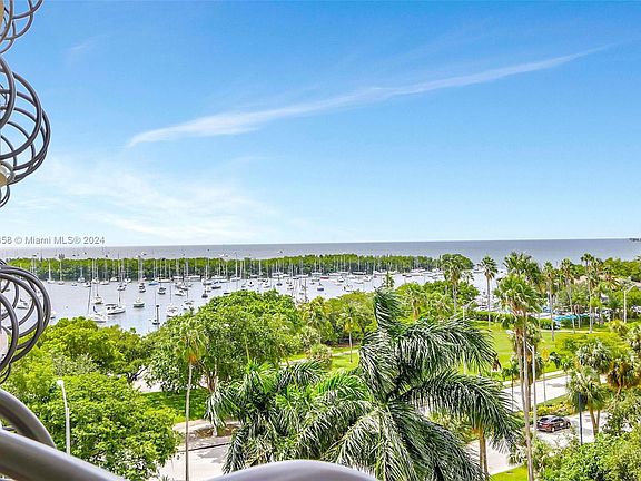 4th image of 2843 S Bayshore Dr APT 8B