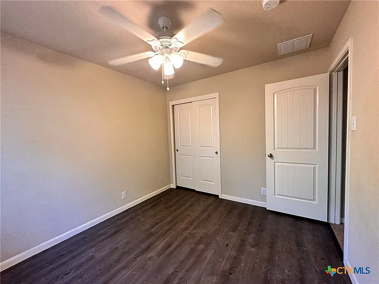 2020 Meadow View Dr — Photo 10