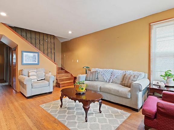 5th image of 136 Granville Ave
