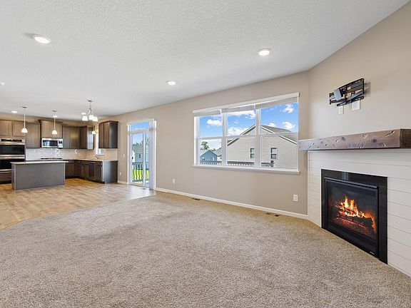 4th image of 18996 Ivanhoe St NW