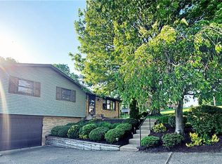 28 Crestwood Dr, Cecil, PA