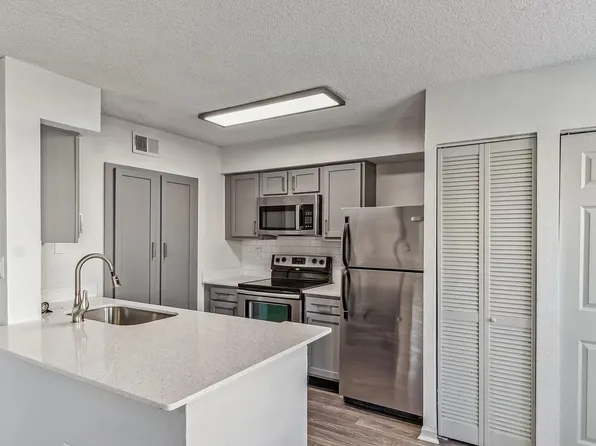 Summerlake Apartments