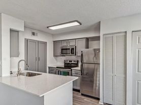 Summerlake Apartments