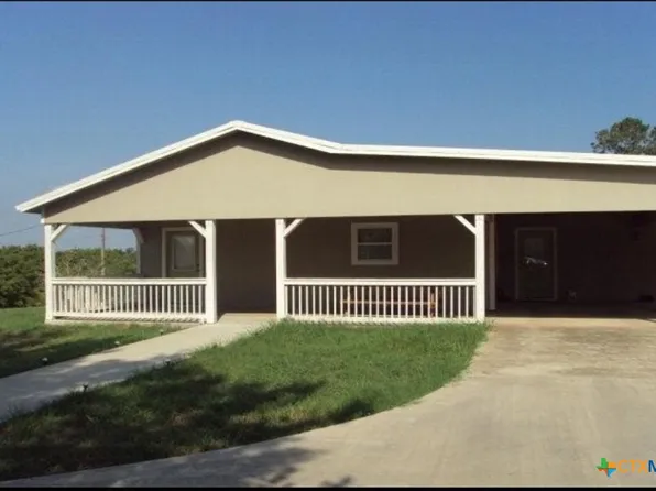 810 E Clayton St, Cuero, TX 77954