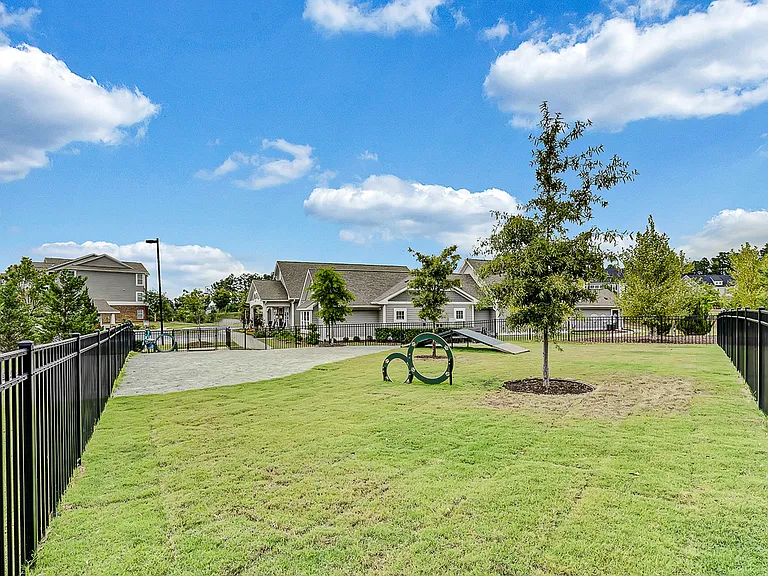 Avellan Springs Apartments — Photo 38
