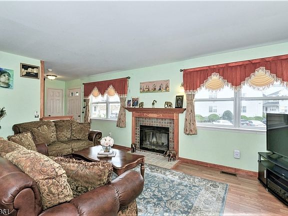 4th image of 315 Ventnor Ct