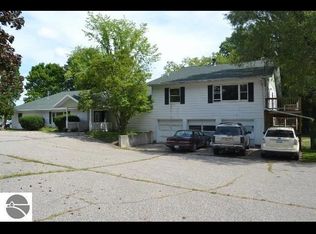 210 Wilcox Pkwy, Clare, MI 48617
