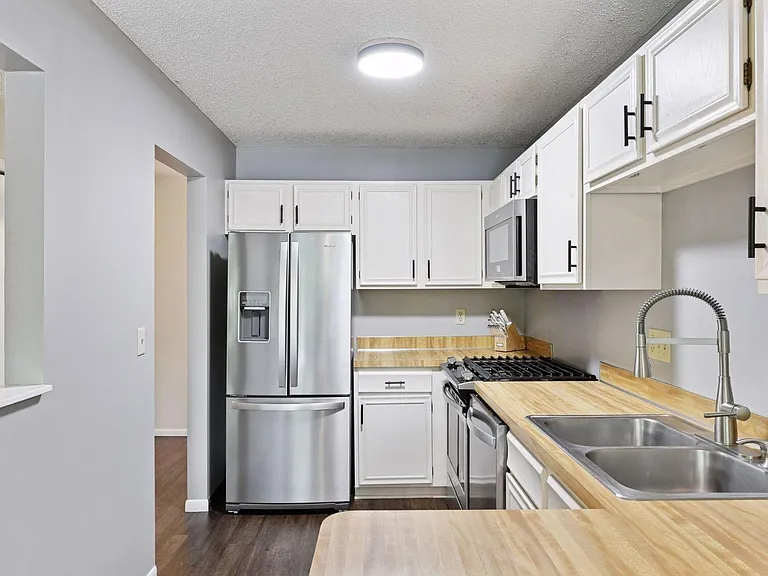1042 Pontiac Ln #1042 — Photo 17