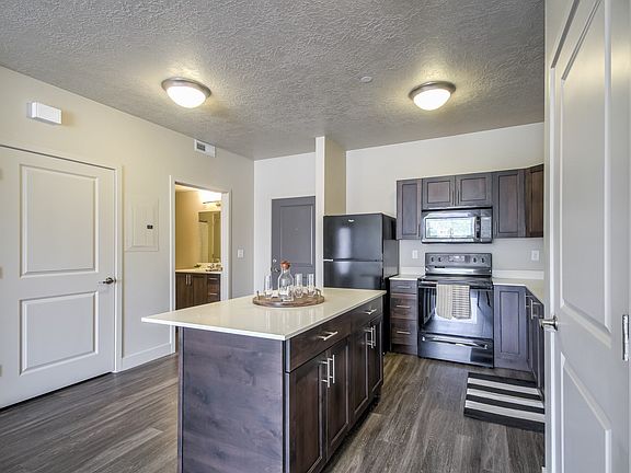 2nd image of 1550 S State St #1B-1Ba-788Sqft