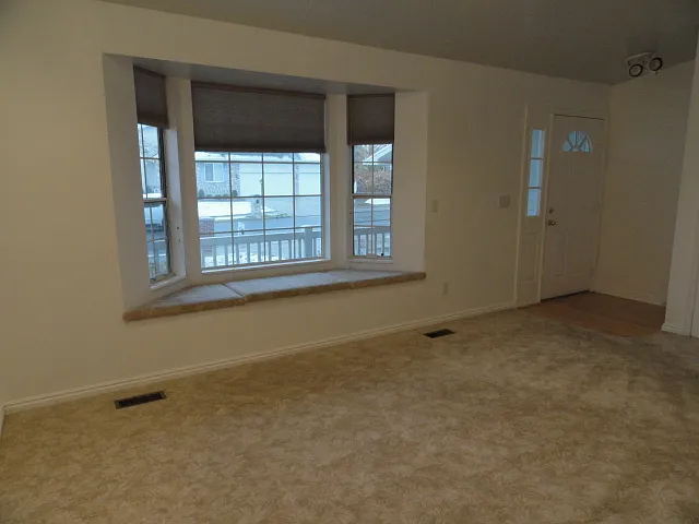 5 bed, 2.5 bath, 2298 sqft, $2,150 — Photo 3
