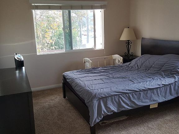 5th image of 160 Chambers St Unit 16