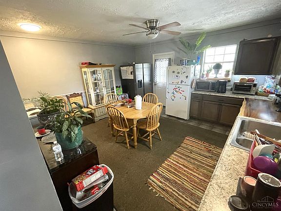 3rd image of 222 Congress Ave