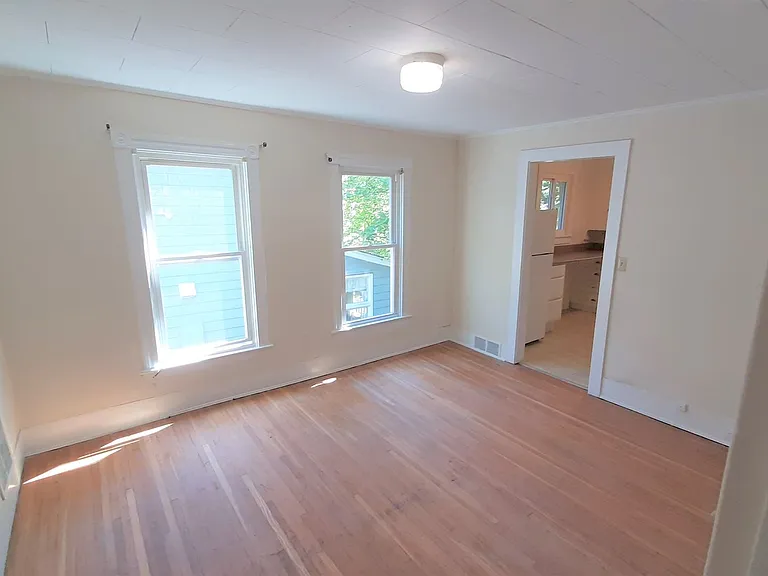 410 S Aurora Street — Photo 1