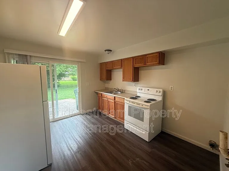 1214 Case Ave — Photo 4