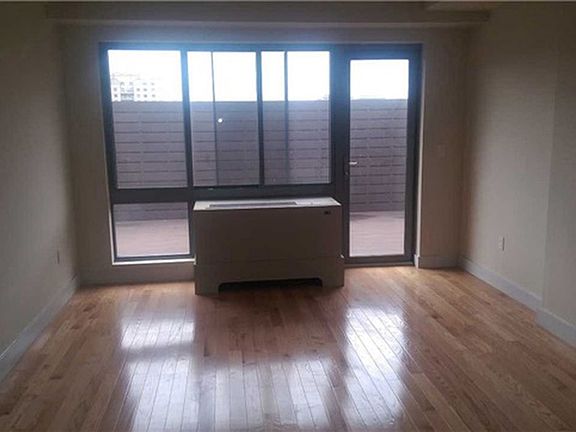 5th image of 42-35 Main St #4c