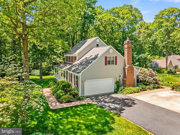 3rd image of 7839 Knights Ct