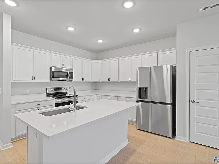 210 Osceola Cir — Photo 2