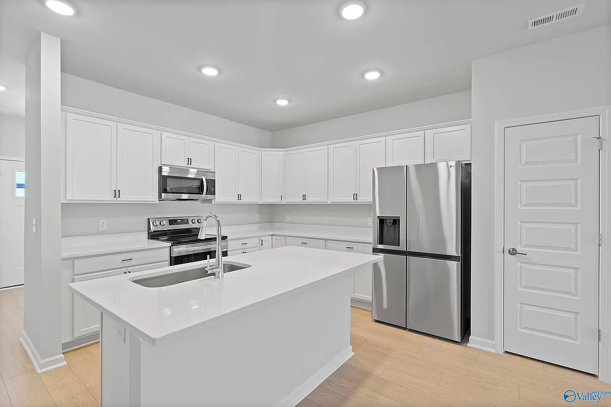 Building Photo - 210 Osceola Cir