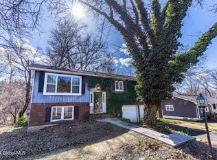 5 Robin Ln, Waterford, NY 12188