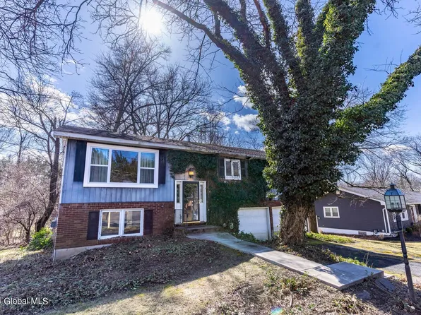 5 Robin Lane, Waterford, NY 12188
