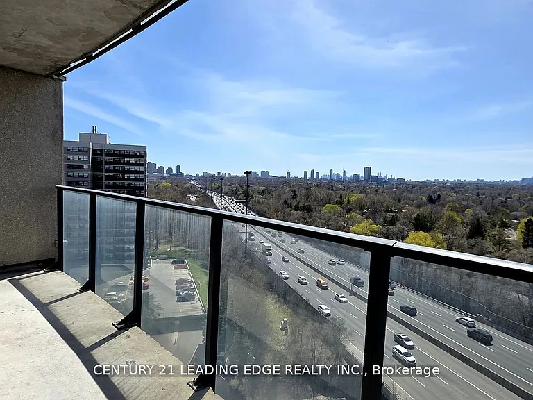 18 Valley Woods Rd #Penthouse 204 — Photo 9