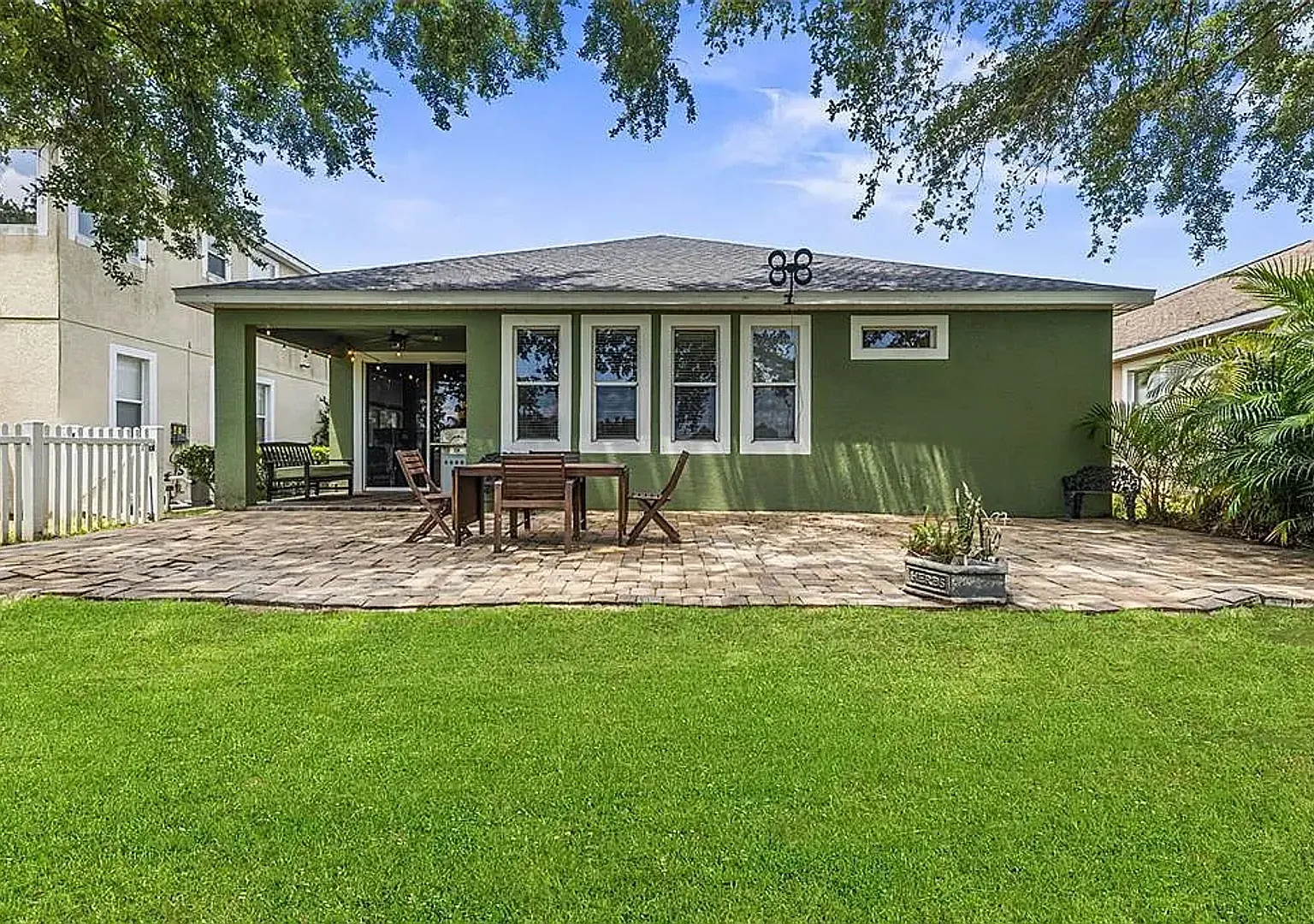 Windermere single family house with water view and no rear neighbors! Brand new vinyl floor, no c... — Photo 3